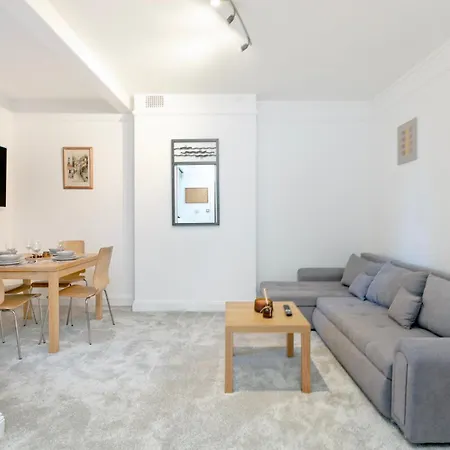 Beautiful 3 Bedroom Flat In Scott Ellis Gardens Apartment London