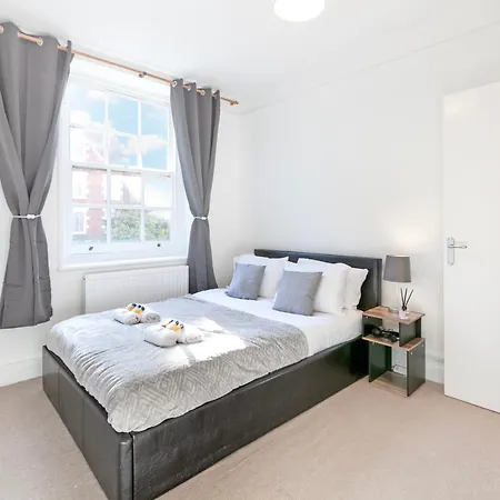 Apartment Beautiful 3 Bedroom Flat In Scott Ellis Gardens London