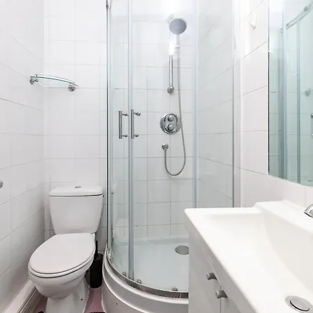 Apartment Beautiful 3 Bedroom Flat In Scott Ellis Gardens