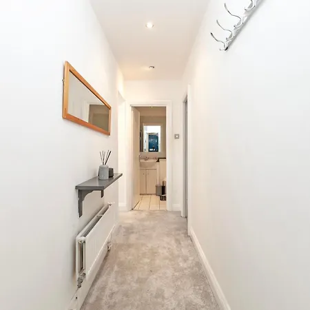 Beautiful 3 Bedroom Flat In Scott Ellis Gardens Apartment London