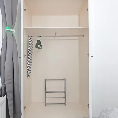 Apartment Beautiful 3 Bedroom Flat In Scott Ellis Gardens
