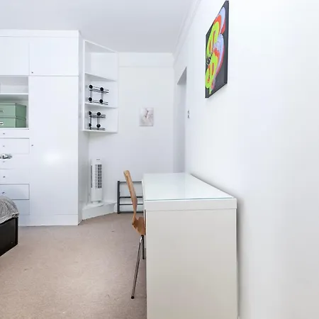 Beautiful 3 Bedroom Flat In Scott Ellis Gardens Apartment *
