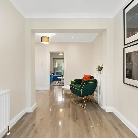 Stylish Wembley Gem - Parking -sleeps 14 Londýn
