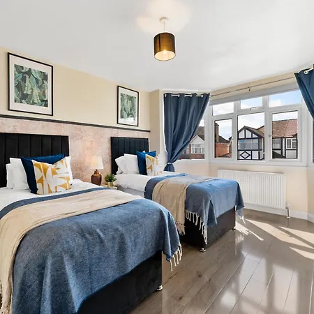 Stylish Wembley Gem - Parking -sleeps 14