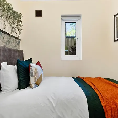 Stylish Wembley Gem - Parking -sleeps 14 Prázdninový dům *