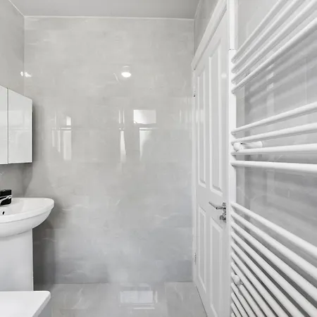 Stylish Wembley Gem - Parking -sleeps 14
