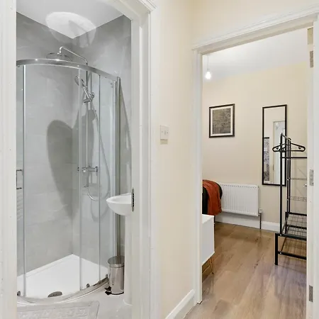Prázdninový dům Stylish Wembley Gem - Parking -sleeps 14 Londýn