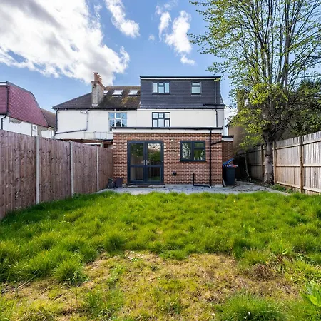 Stylish Wembley Gem - Parking -sleeps 14