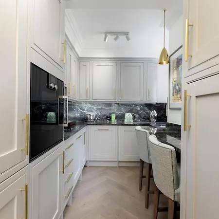Chelsea Manor Retreat With 2 Bedrooms *