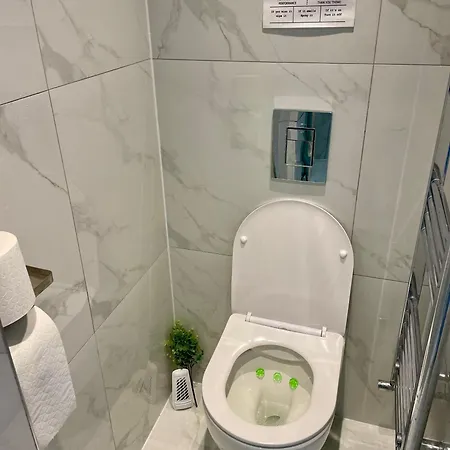 Two Rooms, Balcony, Private Bathroom Guest house *