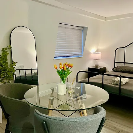 Two Rooms, Balcony, Private Bathroom Guest house London