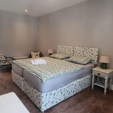 Apartment Place To In Thames Ditton