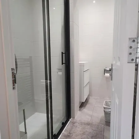 Place To In Thames Ditton Apartment London