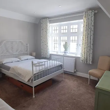 Place To In Thames Ditton London