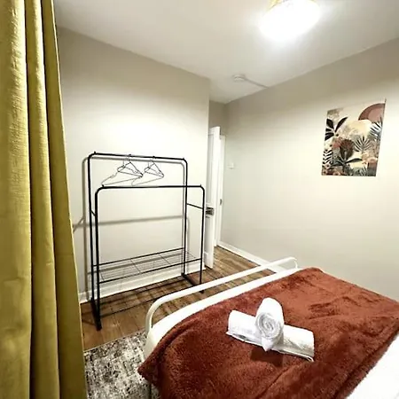 Quirky 3 Bedroom Flat In Shoreditch *