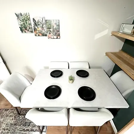 Quirky 3 Bedroom Flat In Shoreditch London
