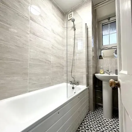 Quirky 3 Bedroom Flat In Shoreditch Apartment *