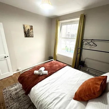 Quirky 3 Bedroom Flat In Shoreditch