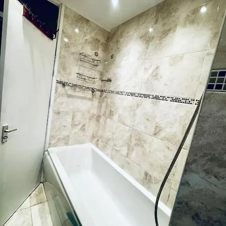 Spacious 3 Bedroom Flat