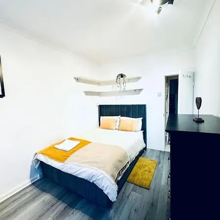 Spacious 3 Bedroom Flat * London