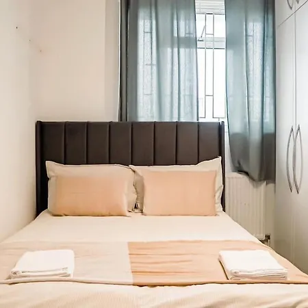 Spacious 3 Bedroom Flat * London