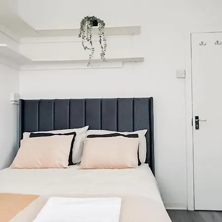 Spacious 3 Bedroom Flat Apartment