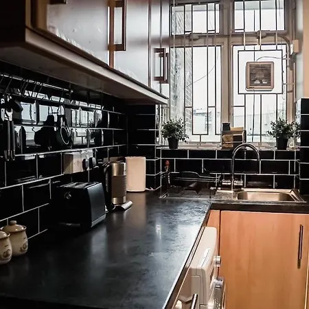 Apartment Spacious 3 Bedroom Flat London