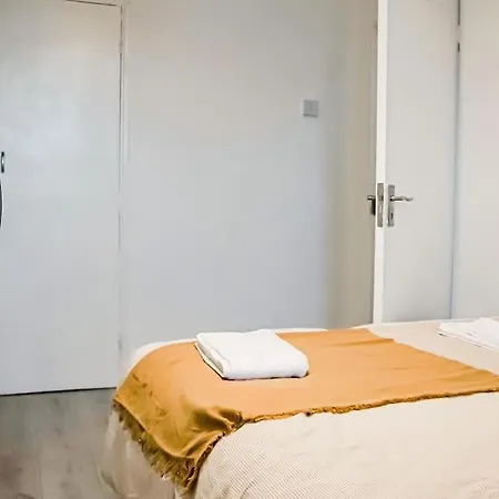 Spacious 3 Bedroom Flat * London