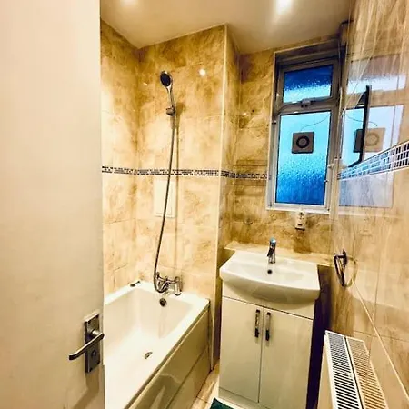 Spacious 3 Bedroom Flat