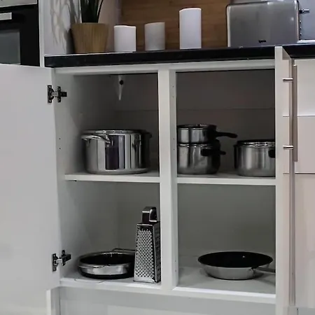 Apartment Spacious 3 Bedroom Flat *