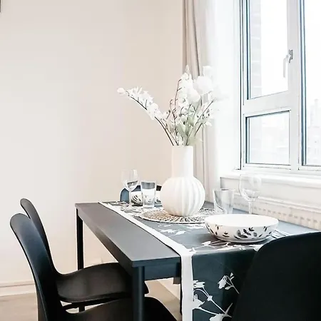 Apartment Spacious 3 Bedroom Flat London