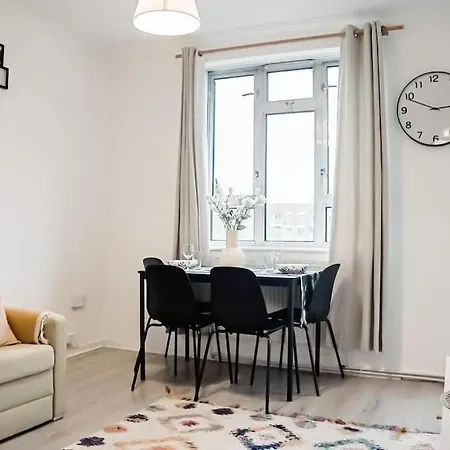 Apartment Spacious 3 Bedroom Flat