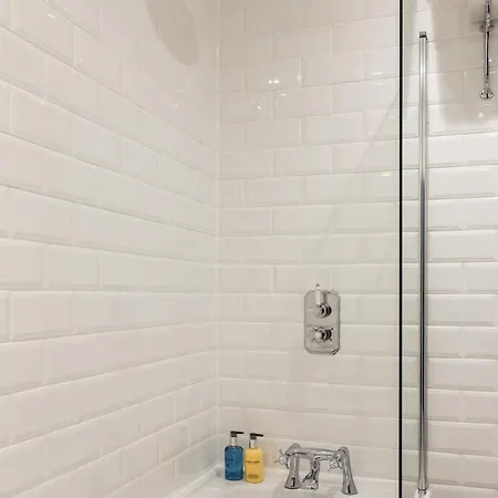 The Lempicka - 2 Bedroom Flat And Garden In Notting Hill * לונדון