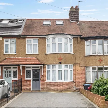 Holiday home 4-bed House Ideal For Families And Corporate Enfield