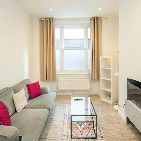 3-bed Near Oxford Street Apartment London