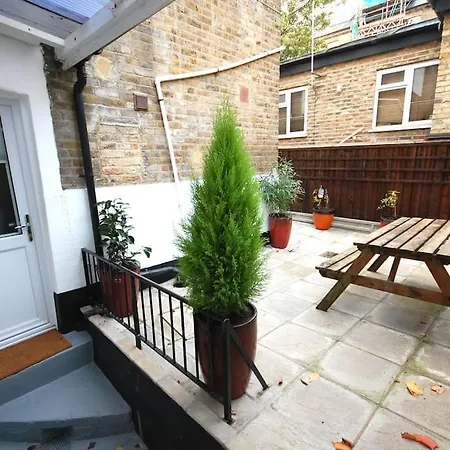 Apartment St 7 - Cosy, Modern Apartment-corbyn St N4 *