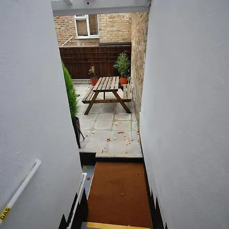 St 7 - Cosy, Modern Apartment-corbyn St N4