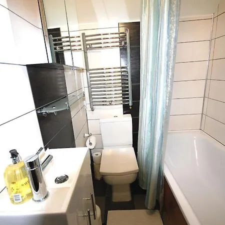 Apartment St 7 - Cosy, Modern Apartment-corbyn St N4