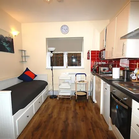 St 7 - Cosy, Modern Apartment-corbyn St N4 *