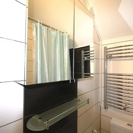 St 7 - Cosy, Modern Apartment-corbyn St N4