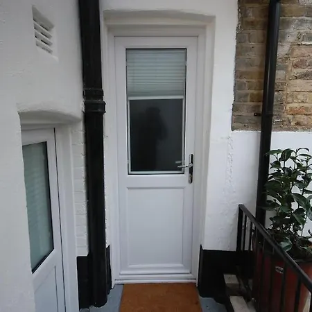 St 7 - Cosy, Modern Apartment-corbyn St N4 Apartment