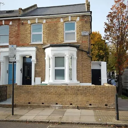 Apartment St 7 - Cosy, Modern Apartment-corbyn St N4
