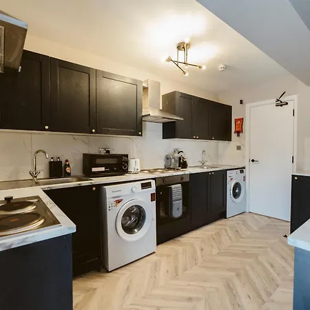 West Drayton Self Contained *