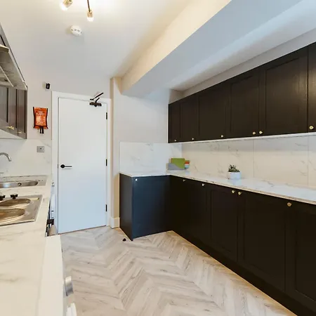 West Drayton Self Contained * West Drayton (Middlesex)