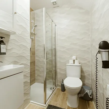 Hotel West Drayton Self Contained