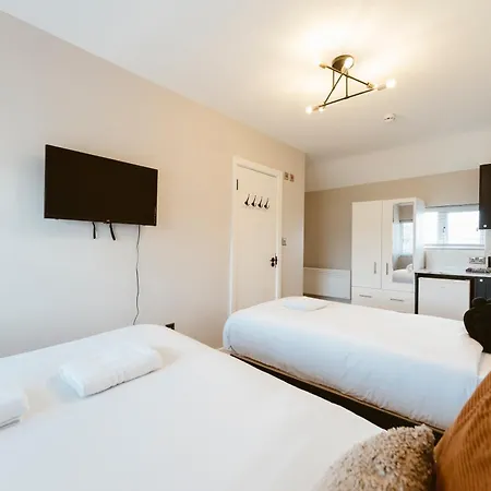 West Drayton Self Contained *