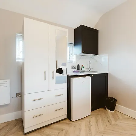 West Drayton Self Contained * West Drayton (Middlesex)