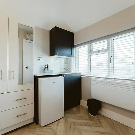 West Drayton Self Contained