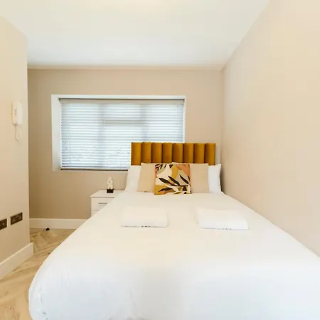 West Drayton Self Contained West Drayton (Middlesex)