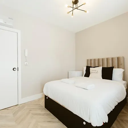 West Drayton Self Contained Hotel West Drayton (Middlesex)